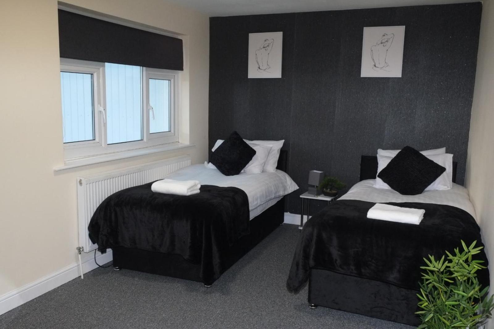 Lausory King Bed Living Your Luxe Home Away Nottingham Exterior foto